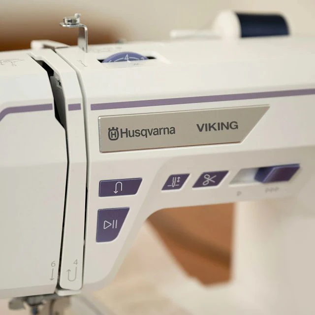 HUSQVARNA® VIKING® DESIGNER QUARTZ™ 29 Sewing & Embroidery Machine 9 HUSQVARNA® VIKING® DESIGNER QUARTZ™ 29 Sewing & Embroidery Machine