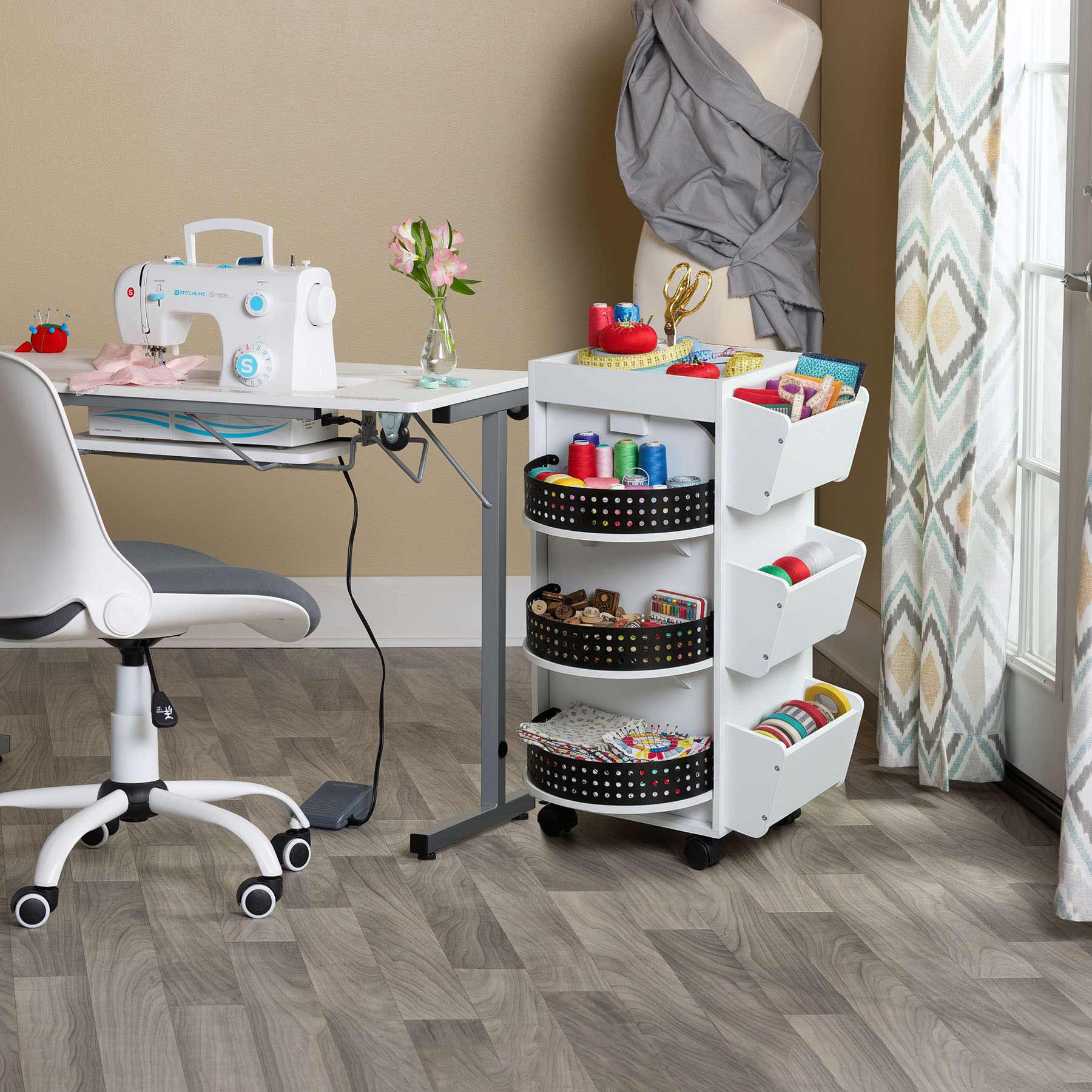 Swivel Organizer White / Black 9 Swivel Organizer White / Black