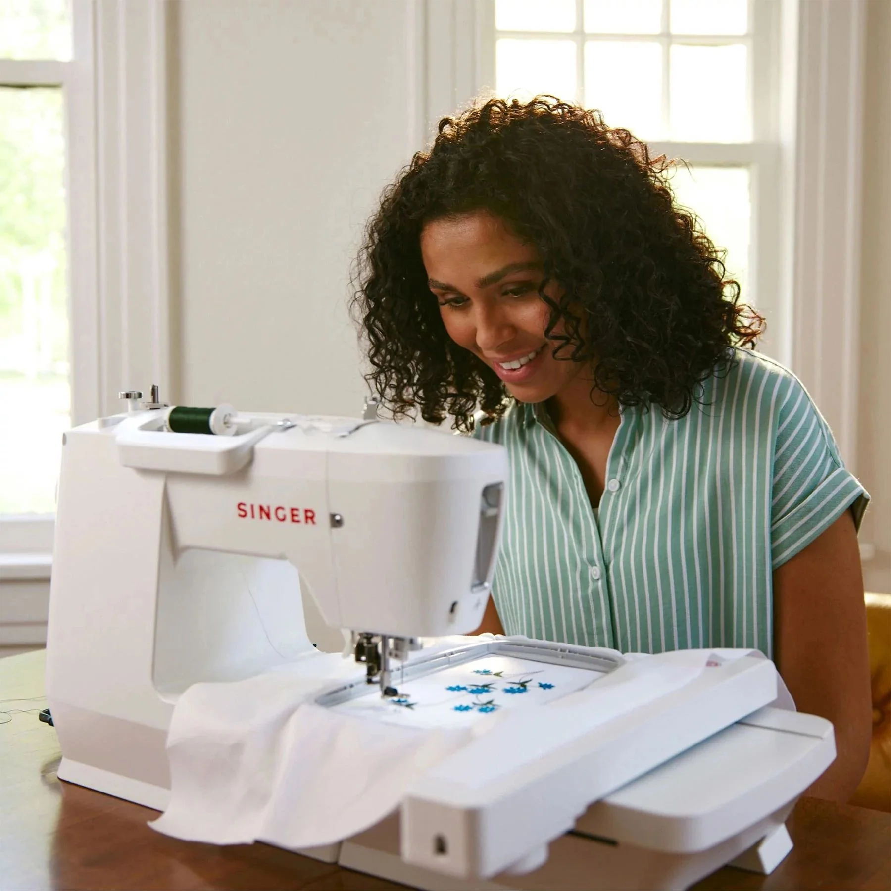 SINGER® SE9180 Sewing & Embroidery Machine & Hoops Bundle 4 SINGER® SE9180 Sewing & Embroidery Machine & Hoops Bundle