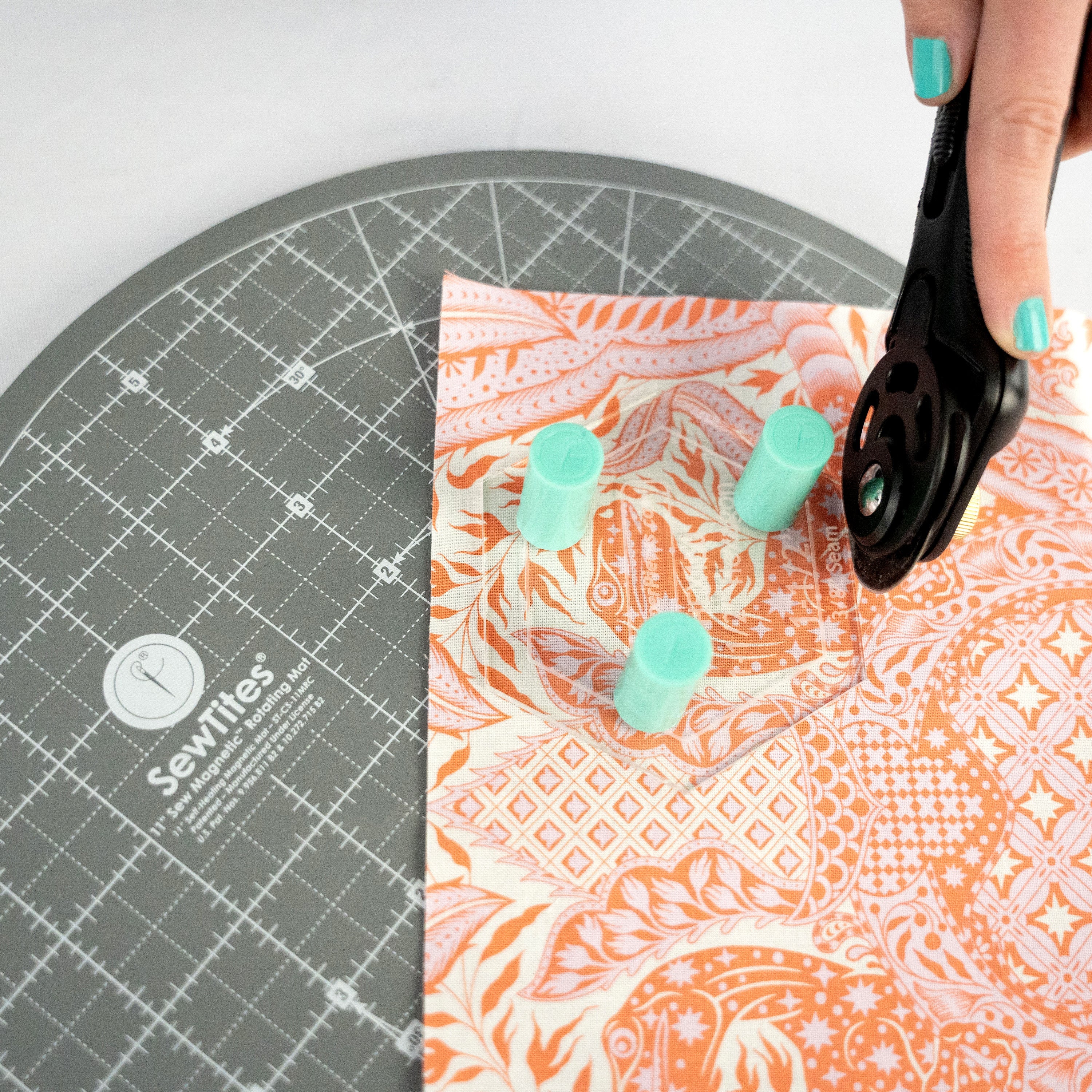 SewTites Sew Magnetic 11" Rotating Self-Healing Cutting Mat + Boosters 6-Pack Bundle 2 SewTites Sew Magnetic 11" Rotating Self-Healing Cutting Mat + Boosters 6-Pack Bundle
