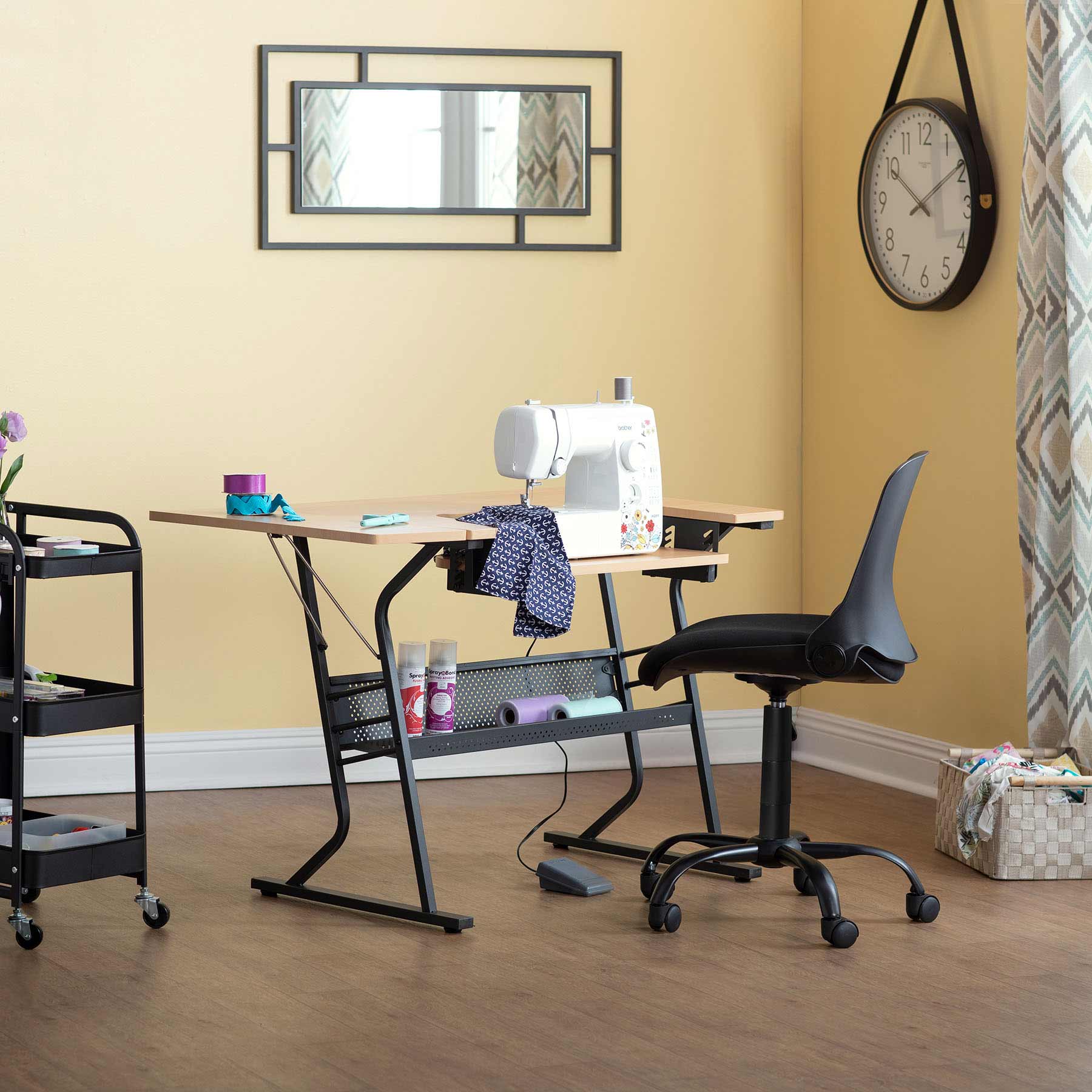 Eclipse Hobby Table Black / Maple 11 Eclipse Hobby Table Black / Maple